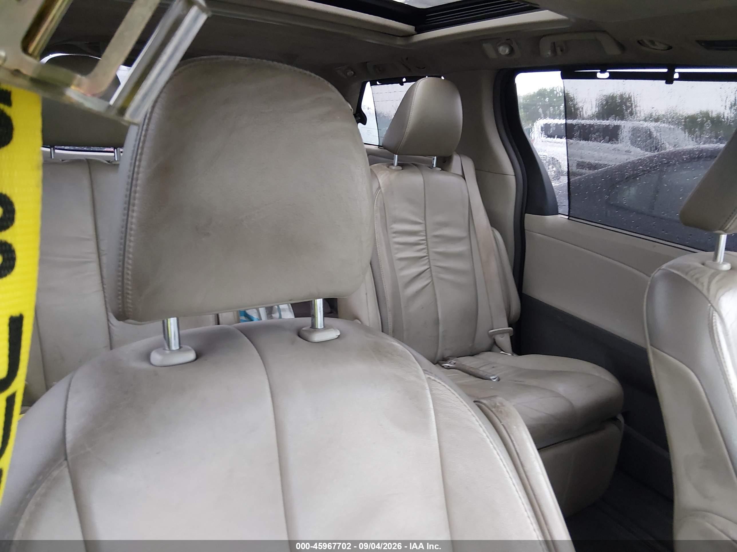 2011 Toyota Sienna Limited V6 Серый vin: 5TDYK3DC4BS104591