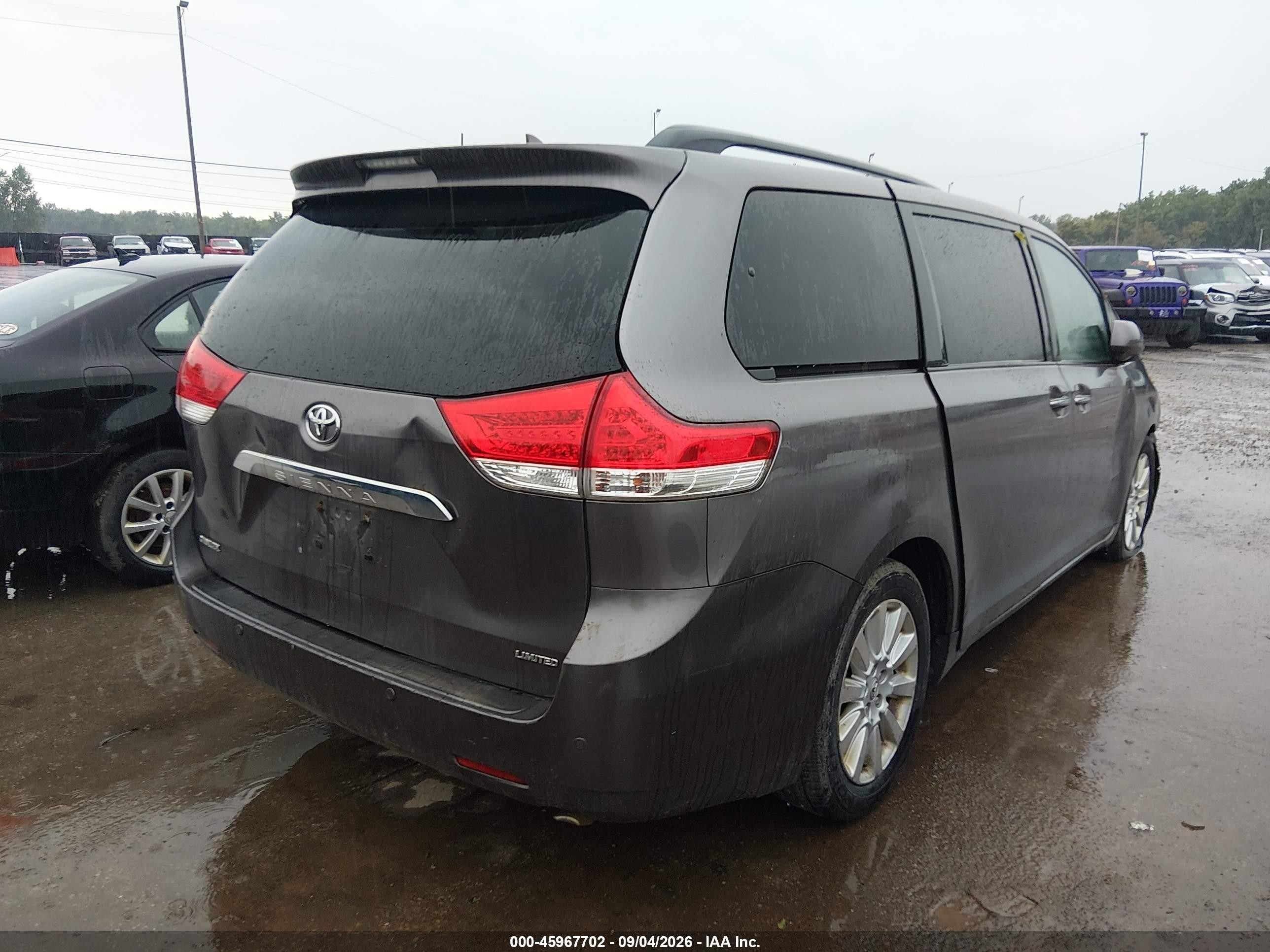 2011 Toyota Sienna Limited V6 Серый vin: 5TDYK3DC4BS104591