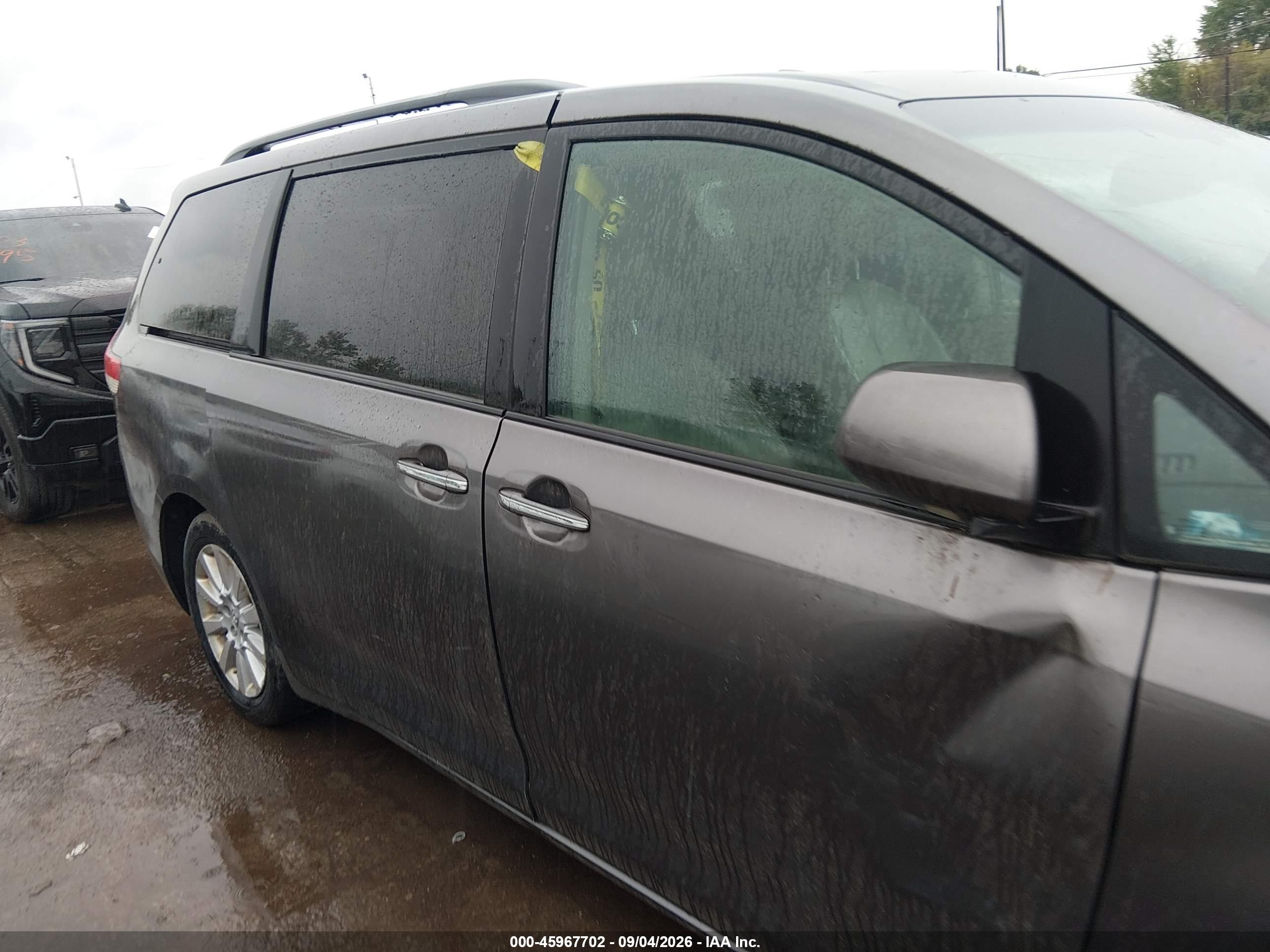 2011 Toyota Sienna Limited V6 Серый vin: 5TDYK3DC4BS104591