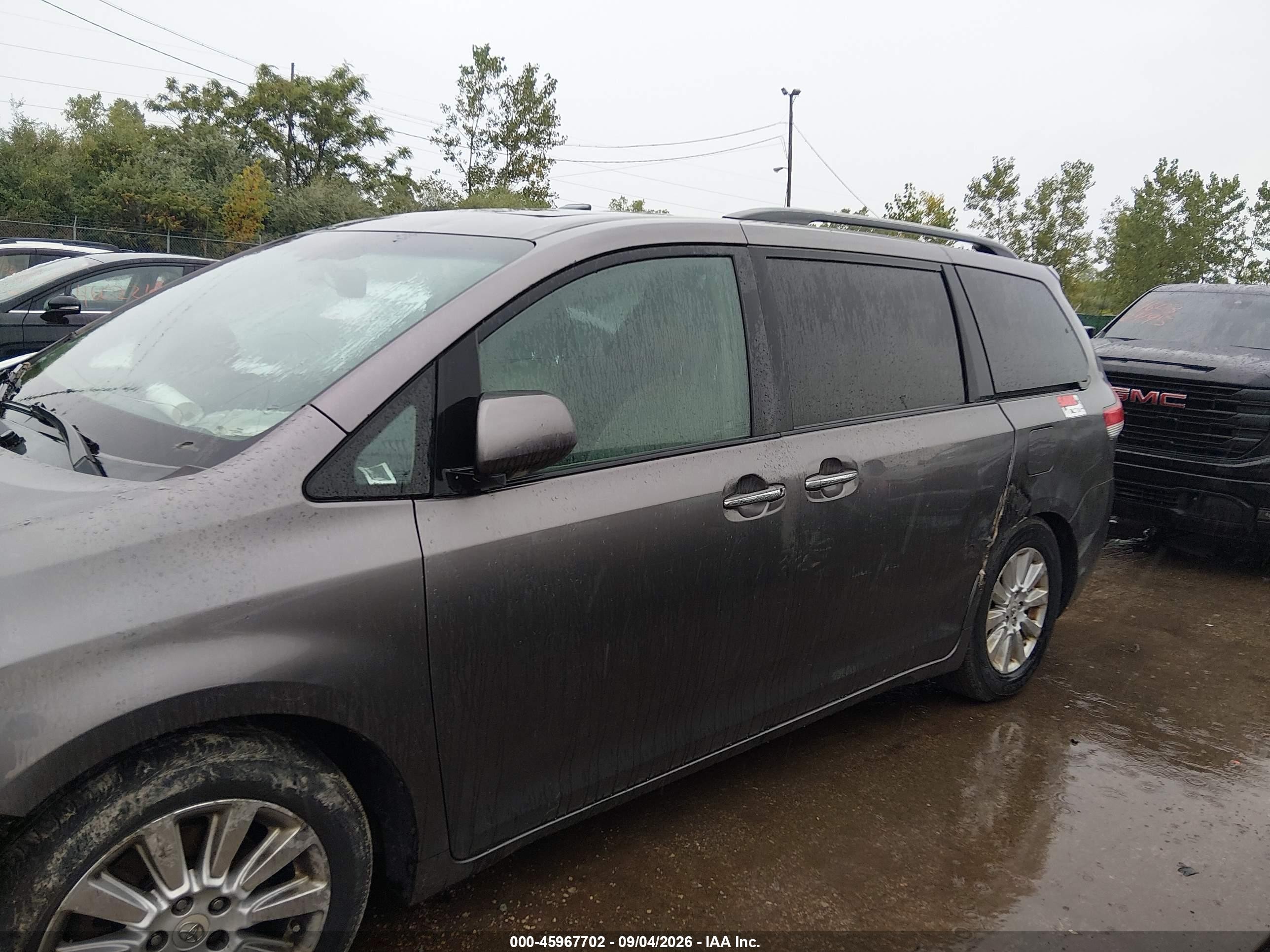 2011 Toyota Sienna Limited V6 Серый vin: 5TDYK3DC4BS104591