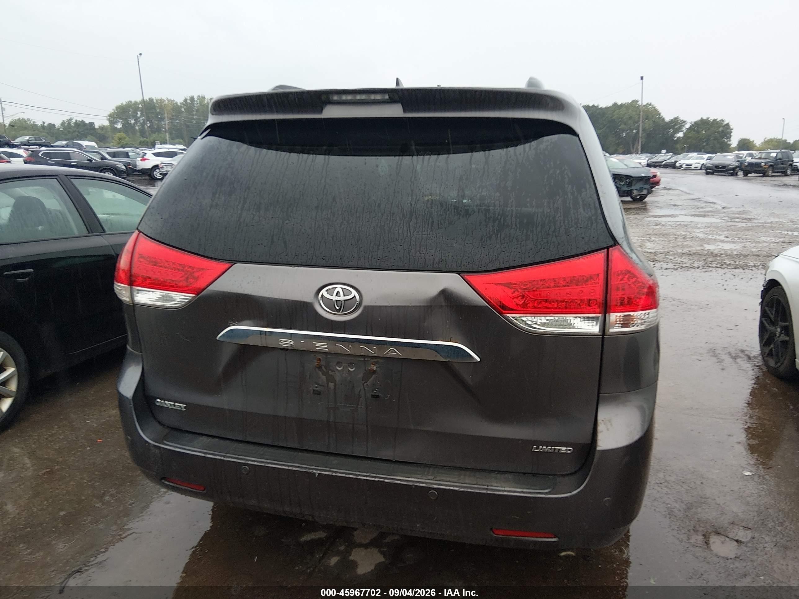 2011 Toyota Sienna Limited V6 Серый vin: 5TDYK3DC4BS104591