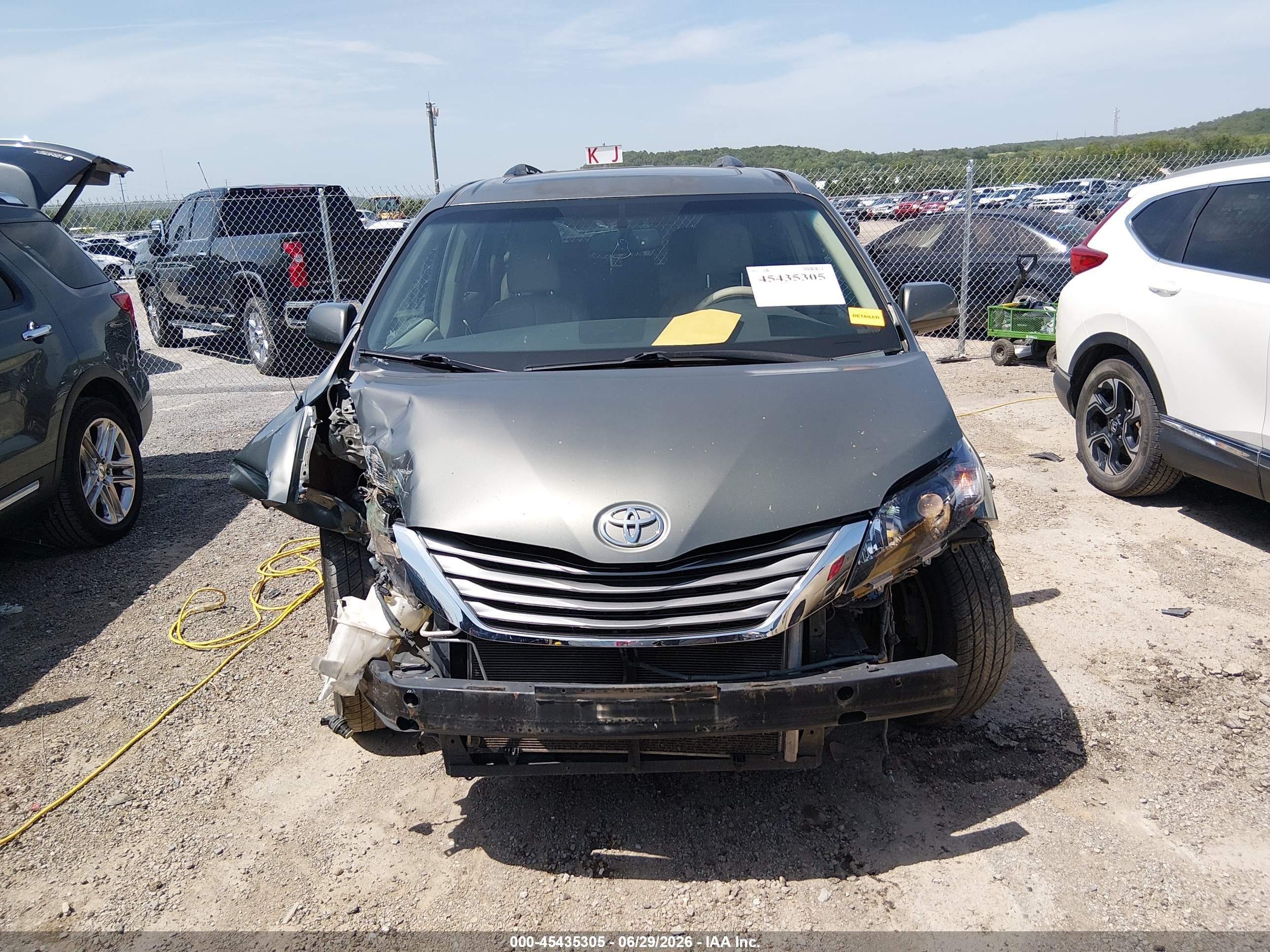 2011 Toyota Sienna Xle V6 Brown vin: 5TDYK3DC4BS106177