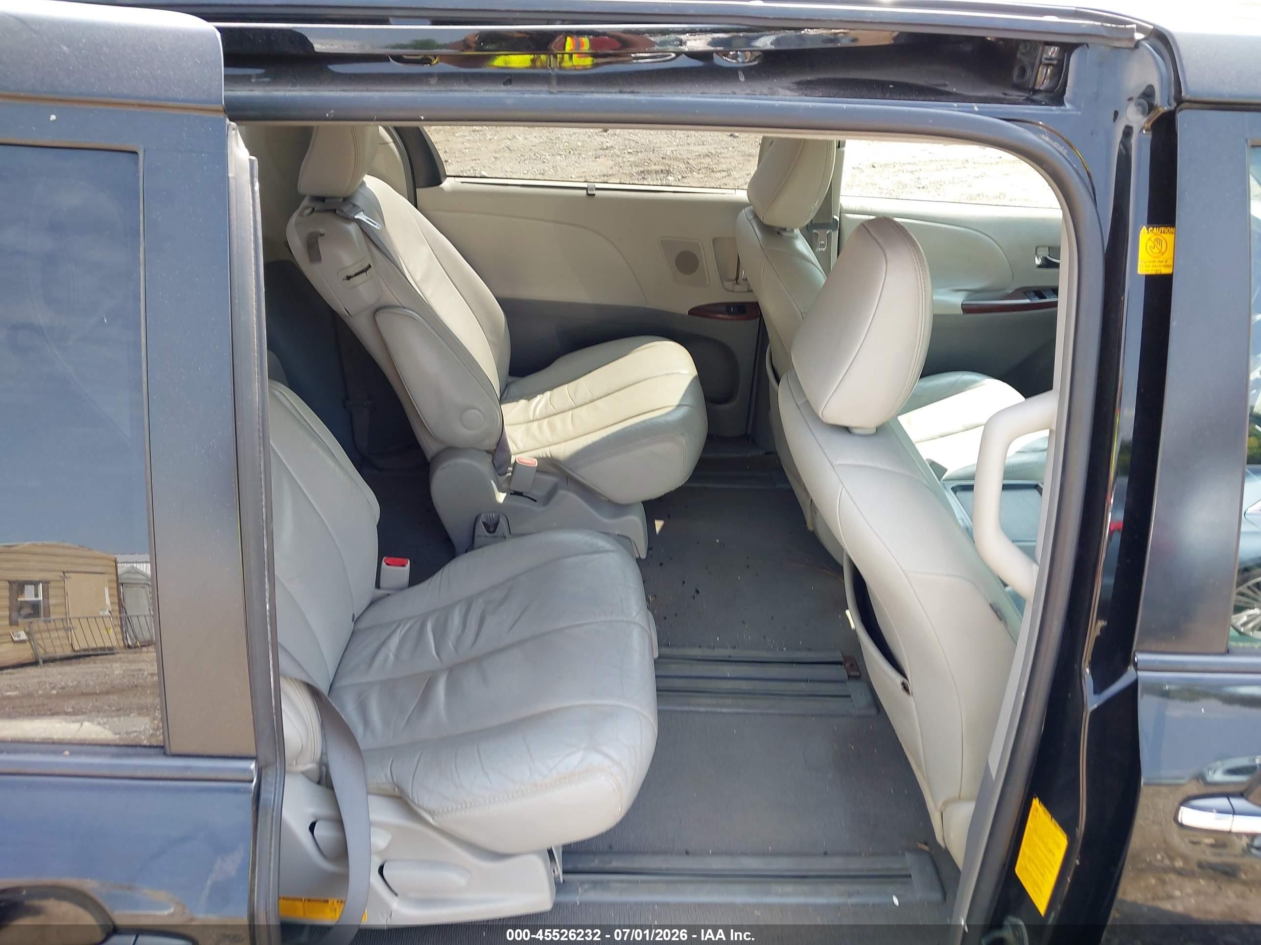 2011 Toyota Sienna Xle V6 Черный vin: 5TDYK3DC4BS109497