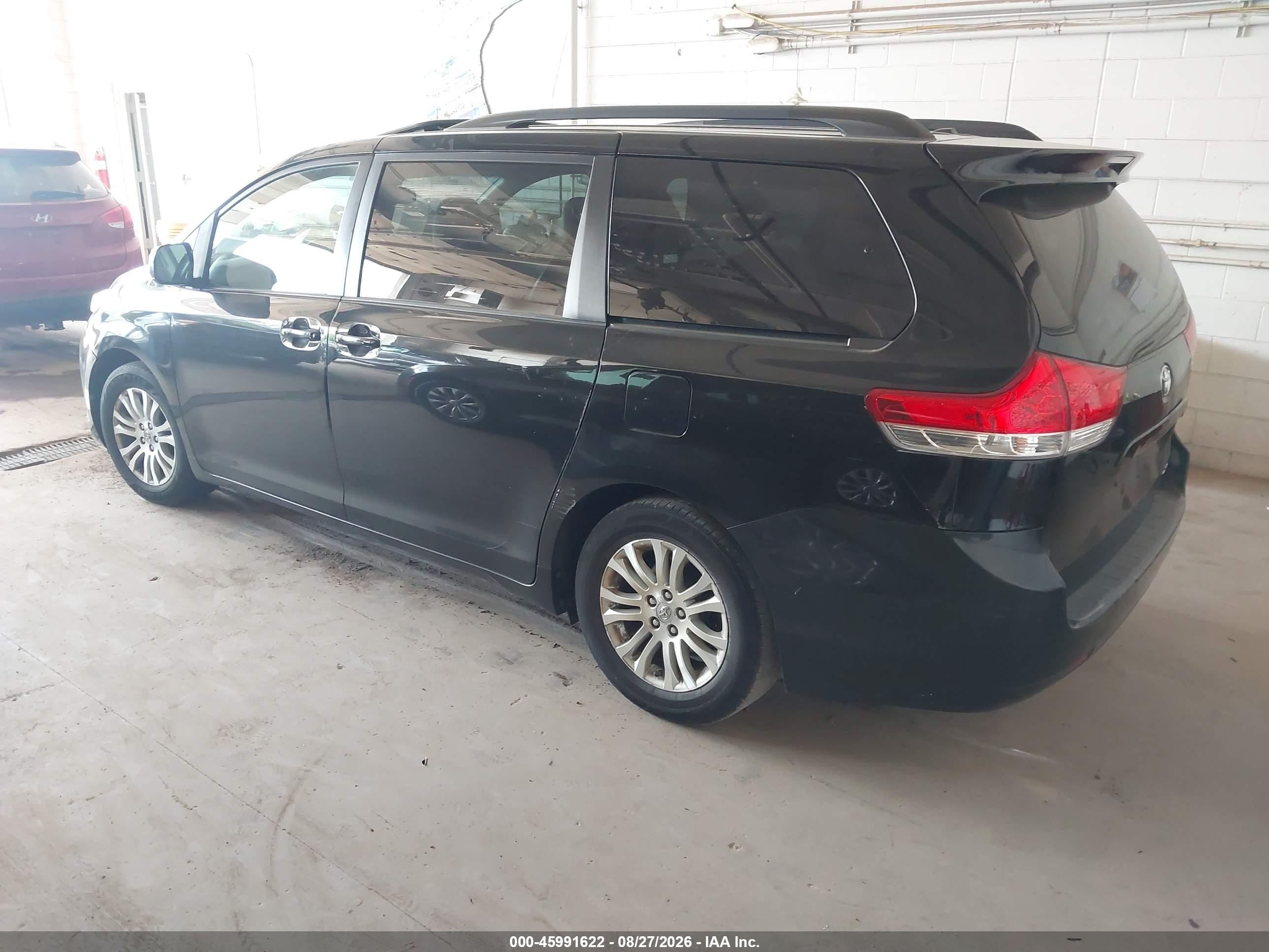 2011 Toyota Sienna Xle V6 Black vin: 5TDYK3DC4BS130835