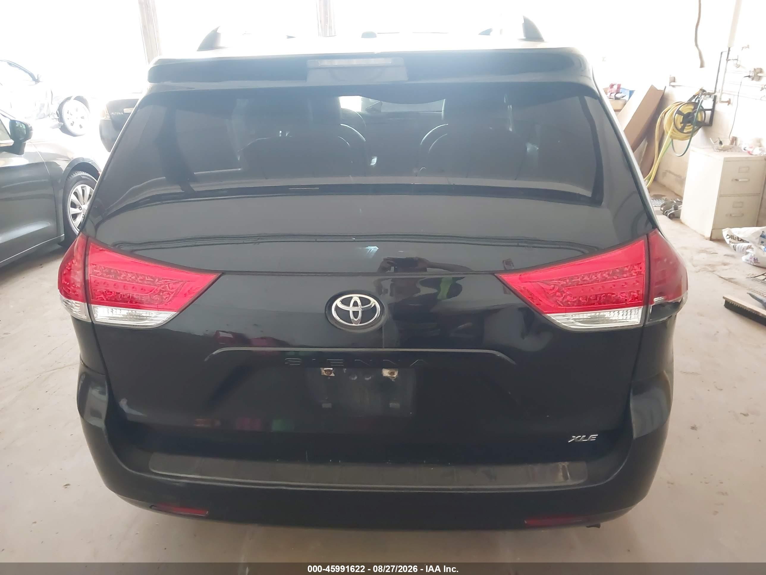 2011 Toyota Sienna Xle V6 Black vin: 5TDYK3DC4BS130835