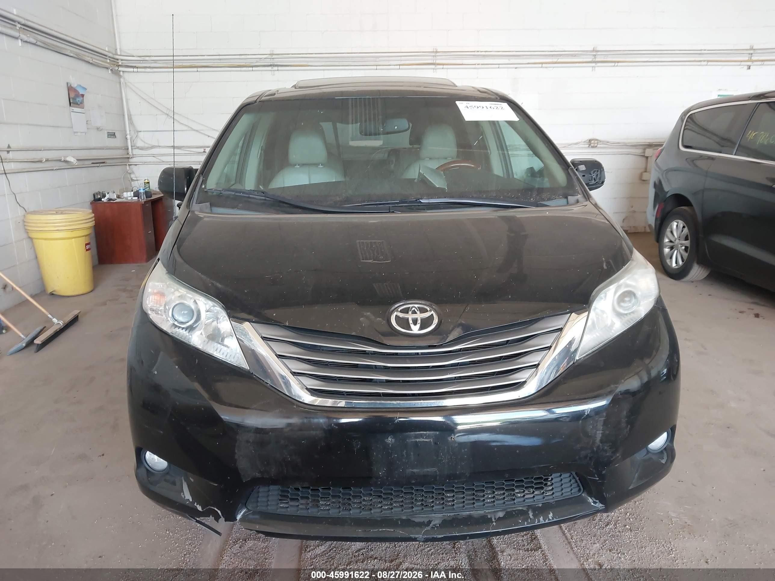 2011 Toyota Sienna Xle V6 Black vin: 5TDYK3DC4BS130835