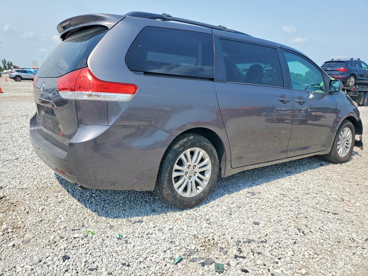 2011 Toyota Sienna Gray vin: 5TDYK3DC4BS134044