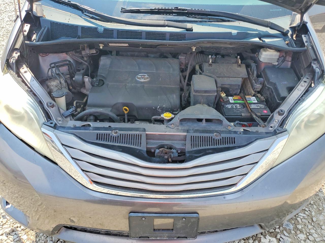 2011 Toyota Sienna Gray vin: 5TDYK3DC4BS134044