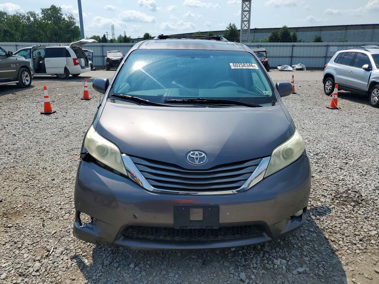 2011 Toyota Sienna Gray vin: 5TDYK3DC4BS134044