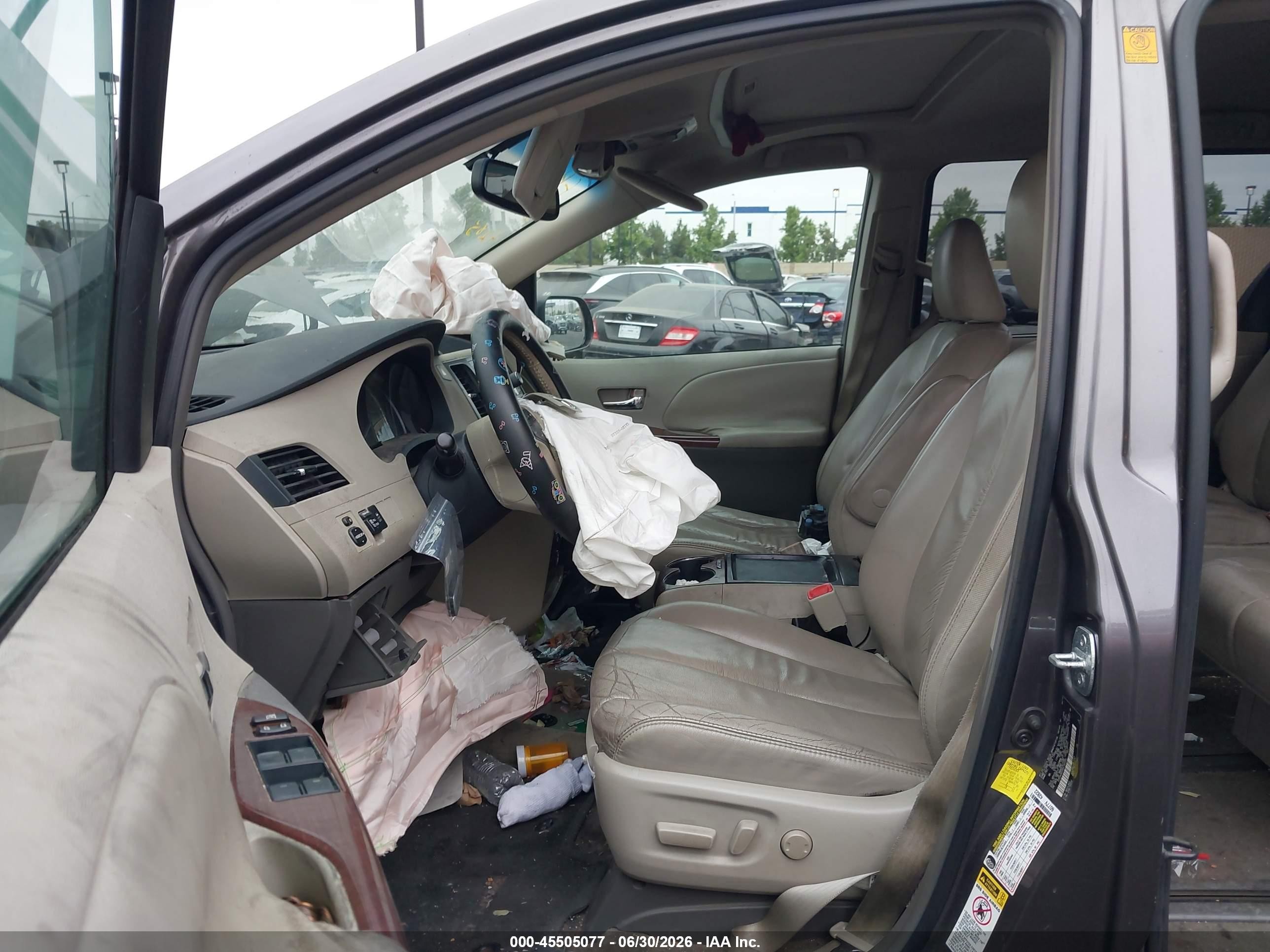2011 Toyota Sienna Xle V6 Auto Access Seat Gray vin: 5TDYK3DC4BS144265