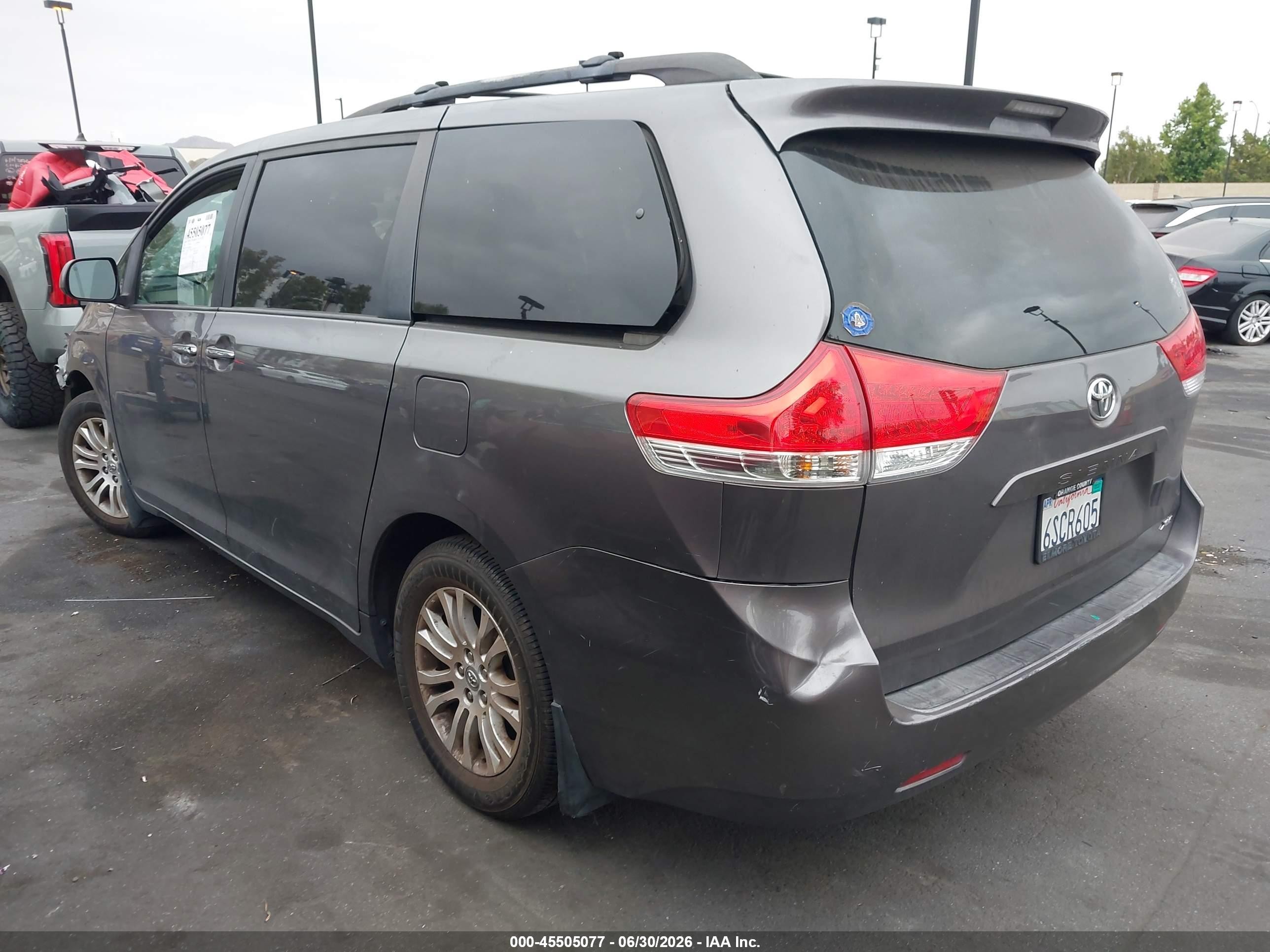 2011 Toyota Sienna Xle V6 Auto Access Seat Gray vin: 5TDYK3DC4BS144265