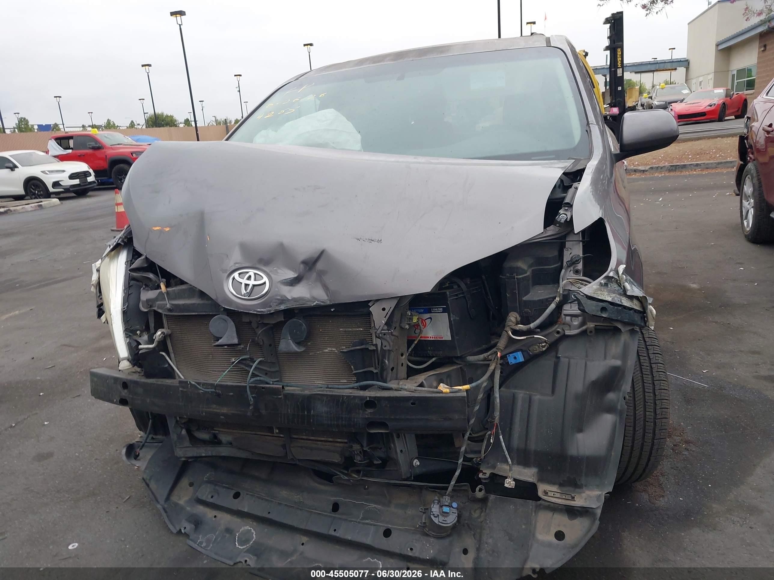 2011 Toyota Sienna Xle V6 Auto Access Seat Gray vin: 5TDYK3DC4BS144265