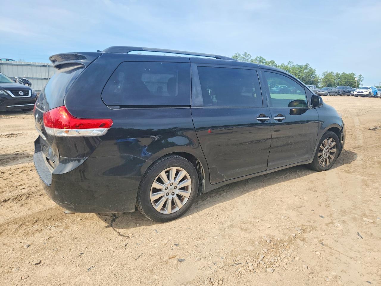 2011 Toyota Sienna Limited 7-passenger Black vin: 5TDYK3DC4BS157579