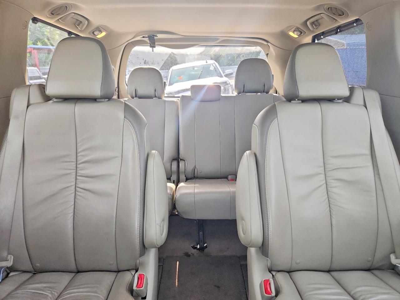2011 Toyota Sienna Limited 7-passenger Black vin: 5TDYK3DC4BS157579