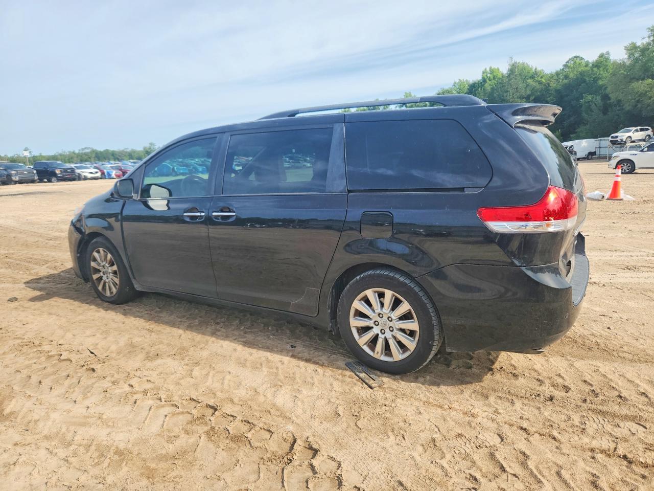 2011 Toyota Sienna Limited 7-passenger Black vin: 5TDYK3DC4BS157579