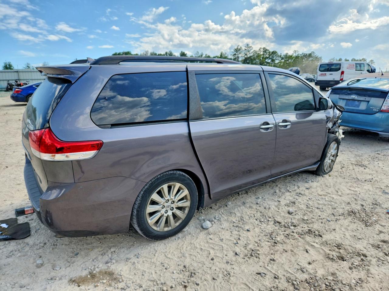 2011 Toyota Sienna Limited 7-passenger Gray vin: 5TDYK3DC4BS158456