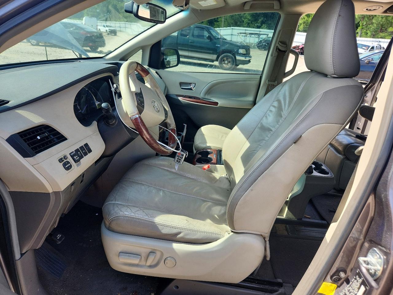 2011 Toyota Sienna Limited 7-passenger Gray vin: 5TDYK3DC4BS158456
