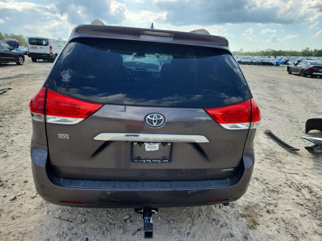 2011 Toyota Sienna Limited 7-passenger Gray vin: 5TDYK3DC4BS158456