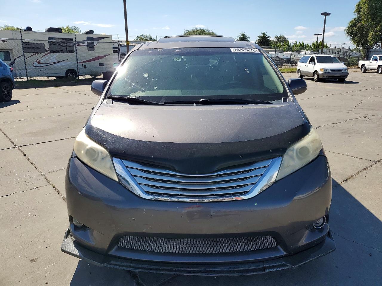 2011 Toyota Sienna Xle 8-passenger Gray vin: 5TDYK3DC4BS160921