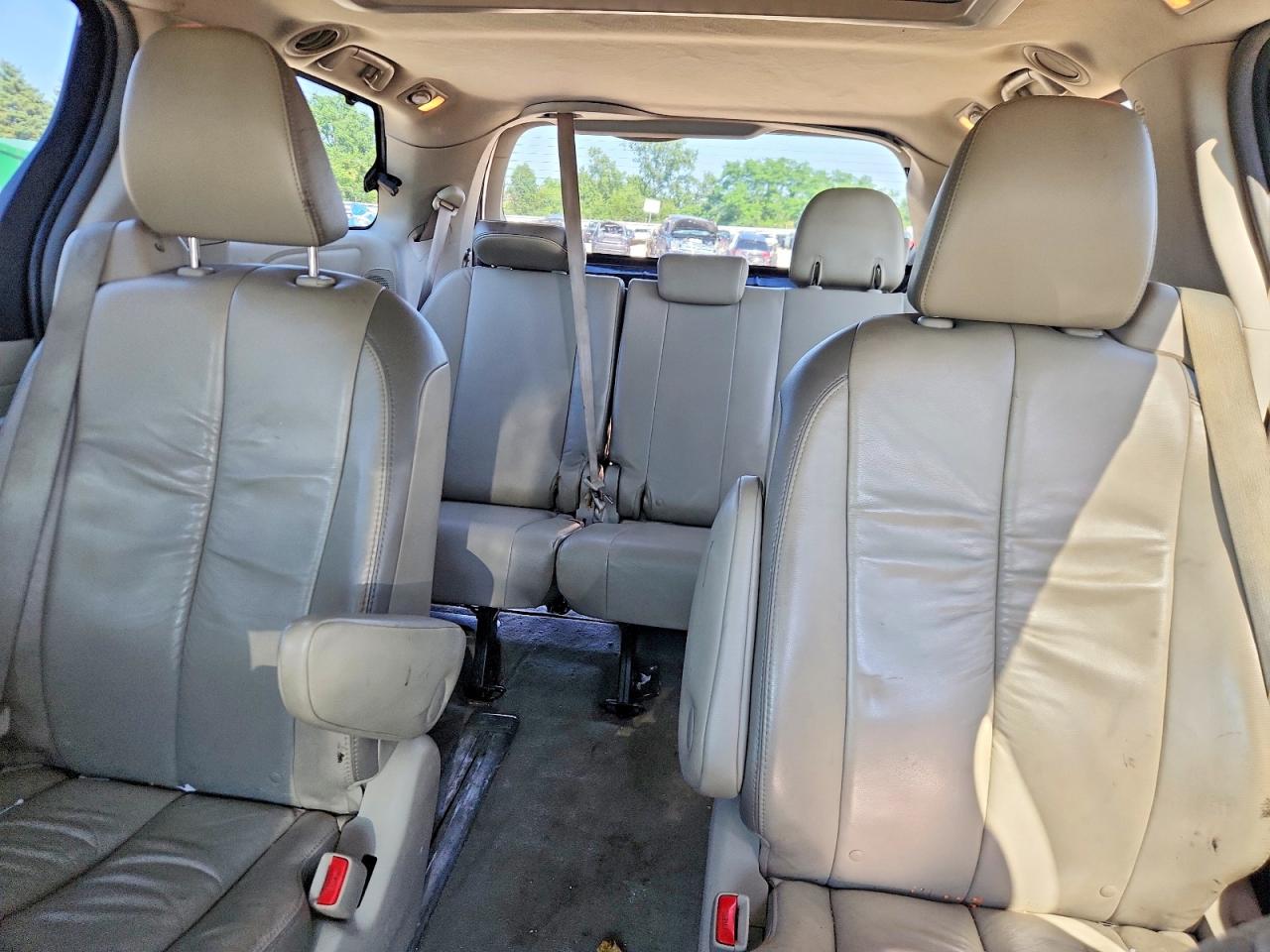2011 Toyota Sienna Limited 7-passenger Black vin: 5TDYK3DC4BS166833