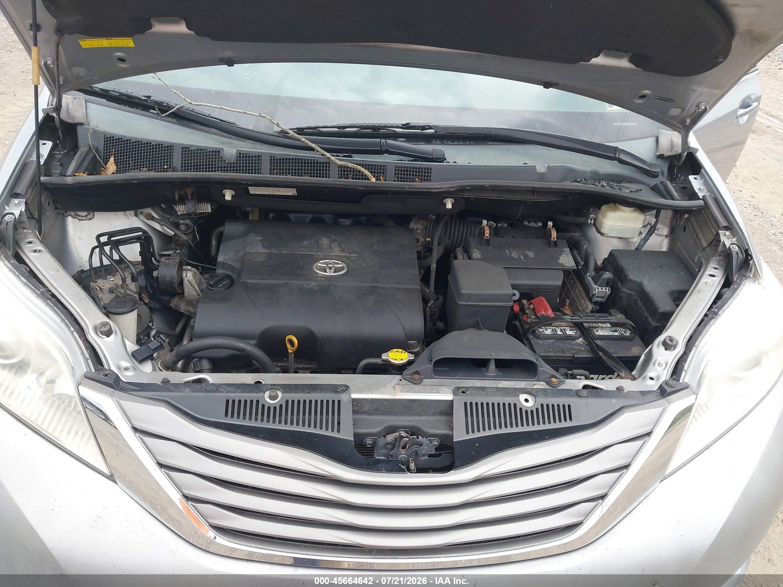 2011 Toyota Sienna Xle V6 Silver vin: 5TDYK3DC4BS167335