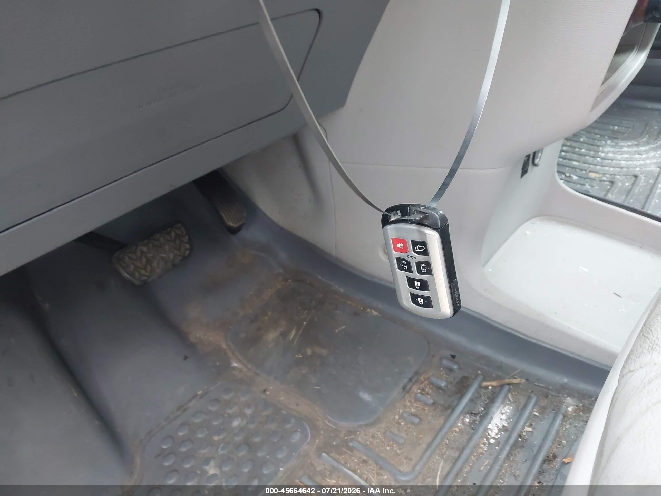 2011 Toyota Sienna Xle V6 Silver vin: 5TDYK3DC4BS167335