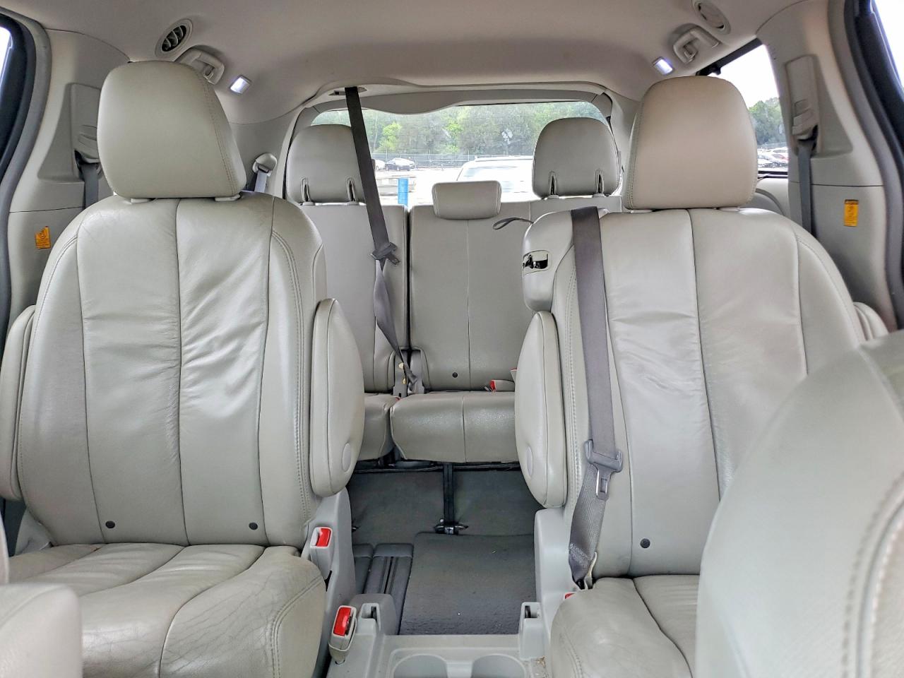 2011 Toyota Sienna Xle 8-passenger Угольный vin: 5TDYK3DC4BS170901