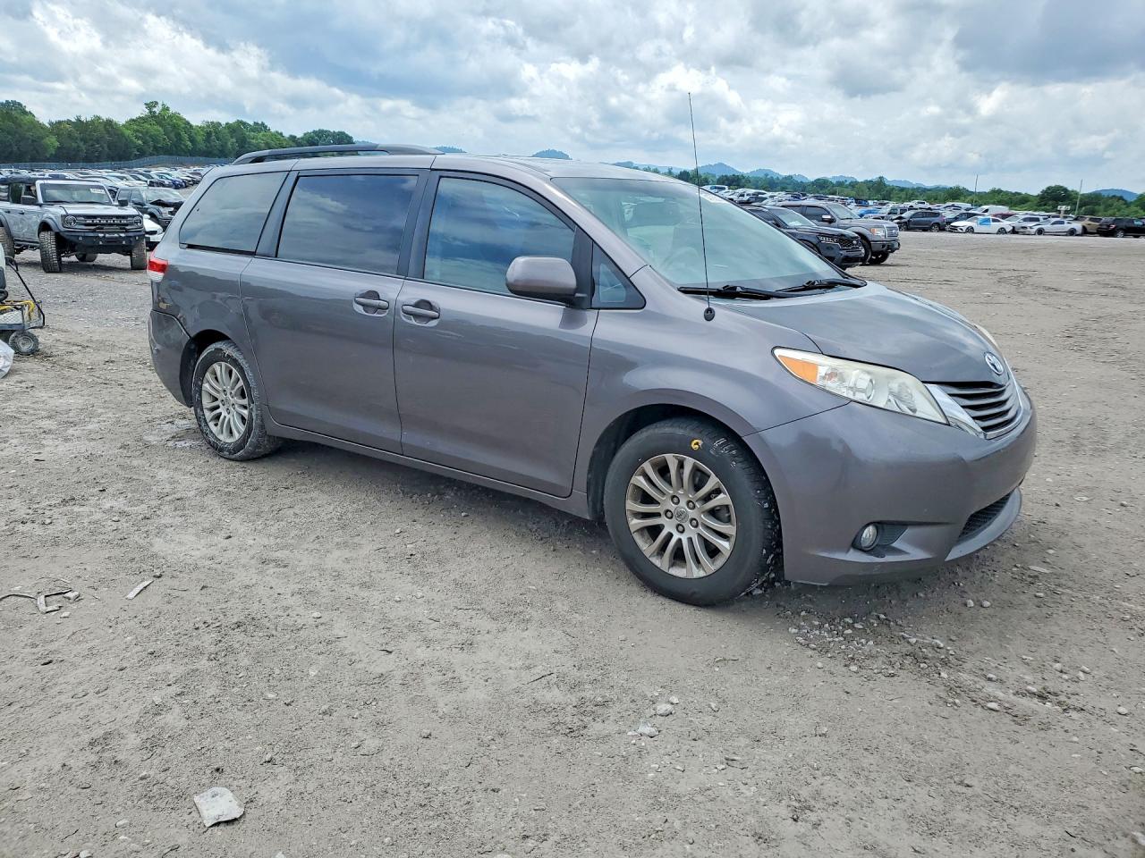 2011 Toyota Sienna Xle 8-passenger Угольный vin: 5TDYK3DC4BS170901