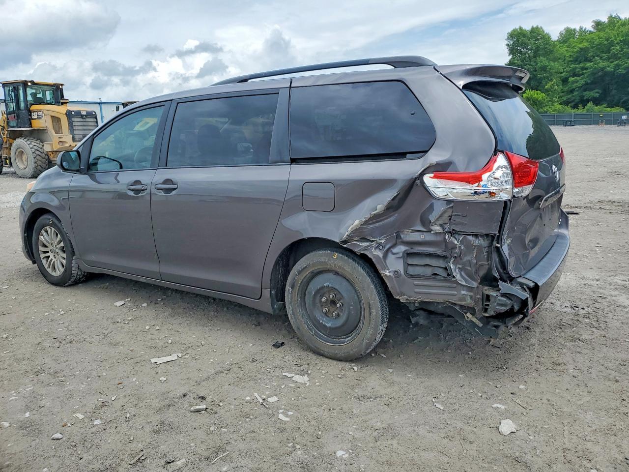 2011 Toyota Sienna Xle 8-passenger Угольный vin: 5TDYK3DC4BS170901