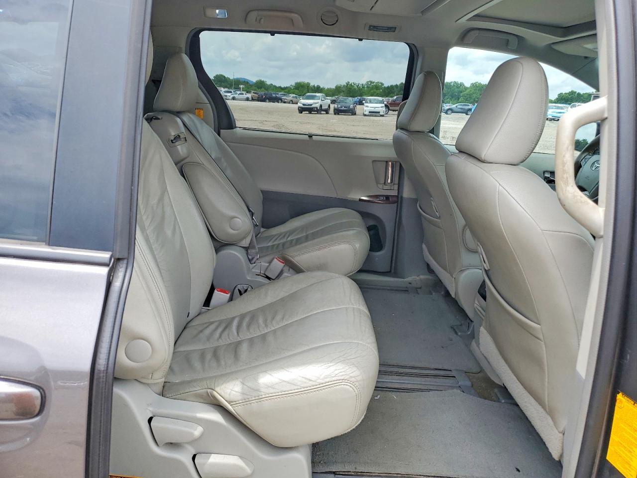 2011 Toyota Sienna Xle 8-passenger Угольный vin: 5TDYK3DC4BS170901