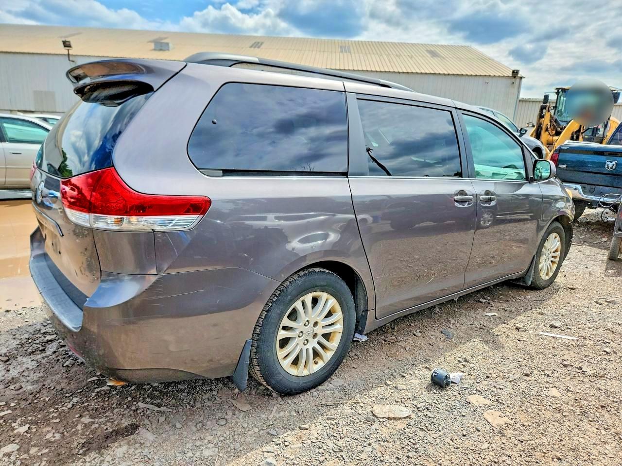 2012 Toyota Sienna Xle 8-passenger Gray vin: 5TDYK3DC4CS193287