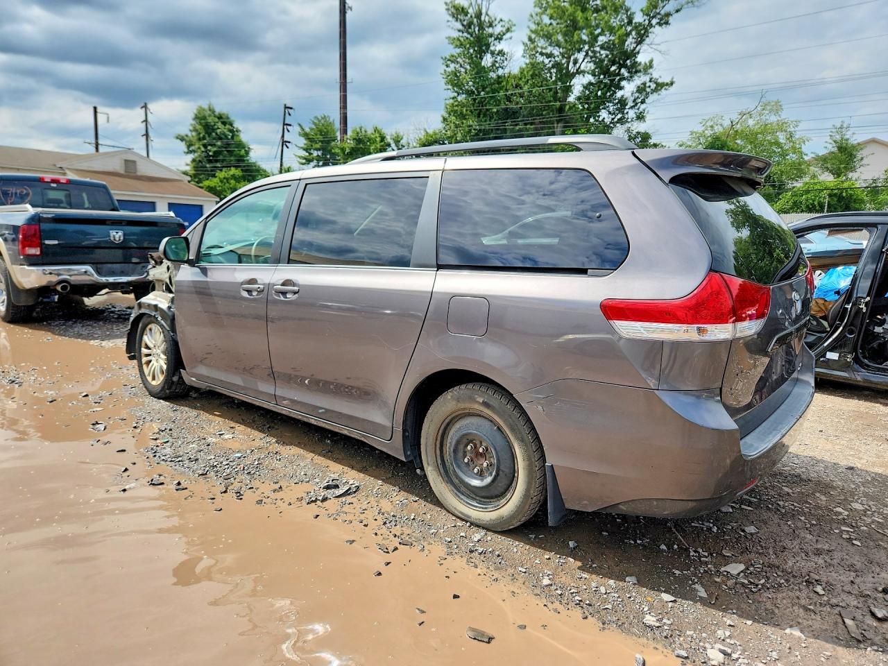 2012 Toyota Sienna Xle 8-passenger Gray vin: 5TDYK3DC4CS193287