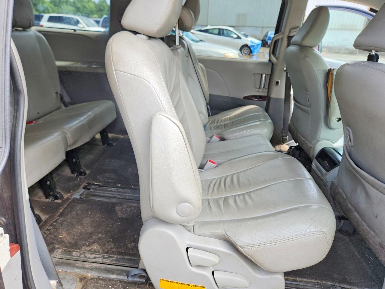 2012 Toyota Sienna Xle 8-passenger Gray vin: 5TDYK3DC4CS193287