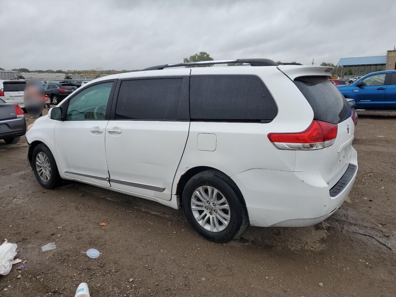 2012 Toyota Sienna Xle 8-passenger White vin: 5TDYK3DC4CS208158