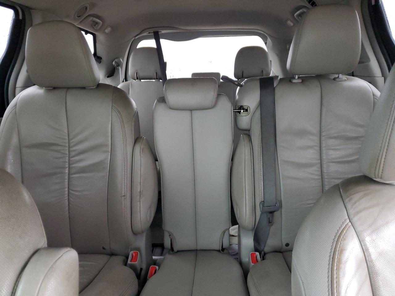 2012 Toyota Sienna Xle 8-passenger White vin: 5TDYK3DC4CS208158