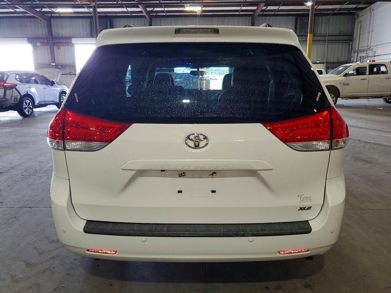 2012 Toyota Sienna Xle 8-passenger White vin: 5TDYK3DC4CS215014