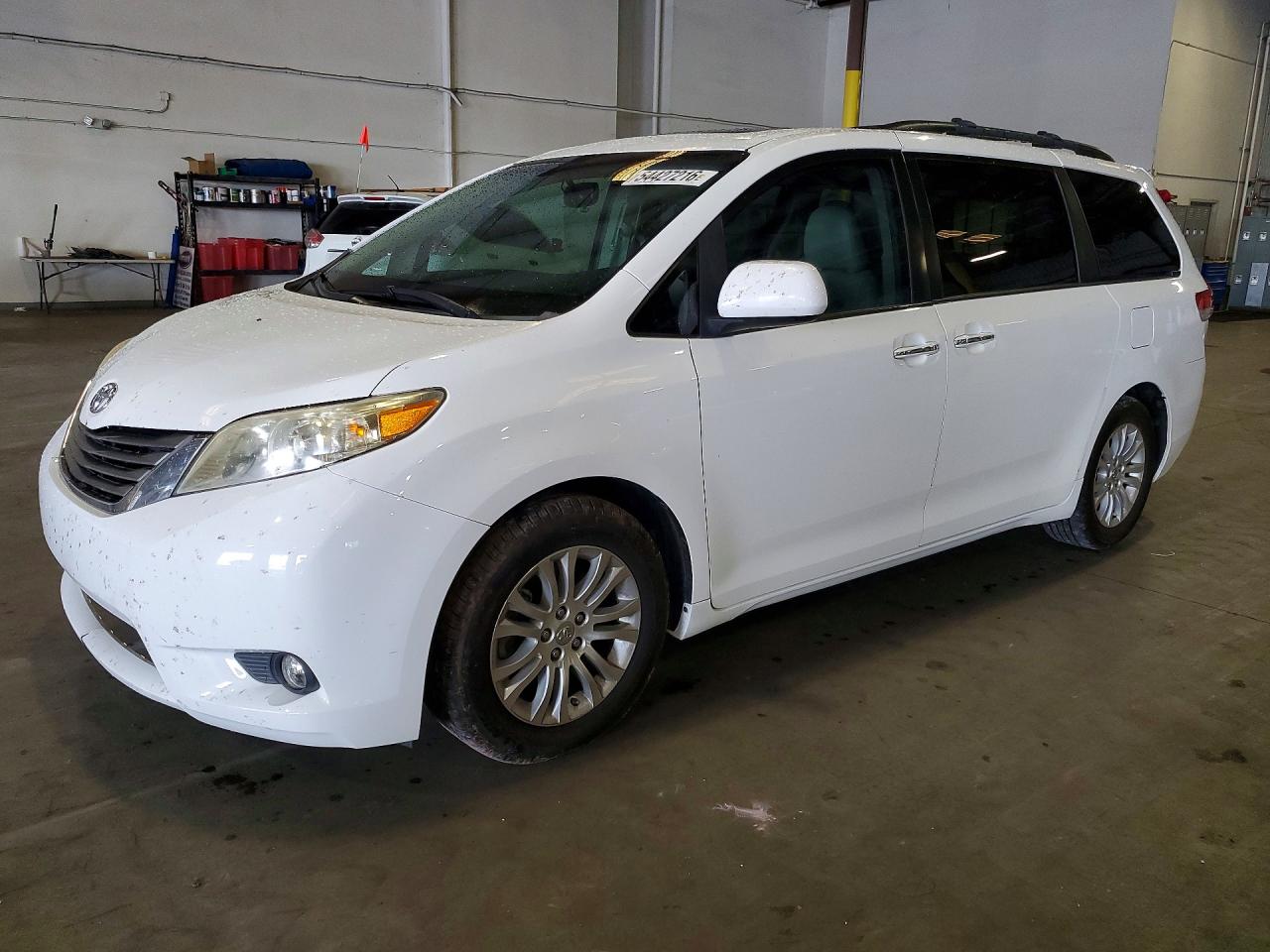 2012 Toyota Sienna Xle 8-passenger White vin: 5TDYK3DC4CS215014