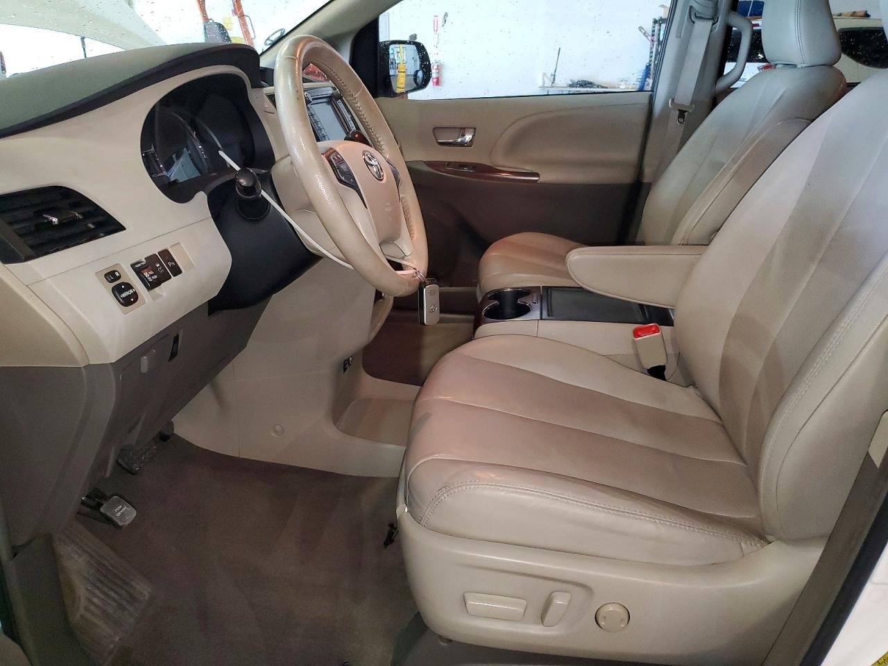 2012 Toyota Sienna Xle 8-passenger White vin: 5TDYK3DC4CS215014