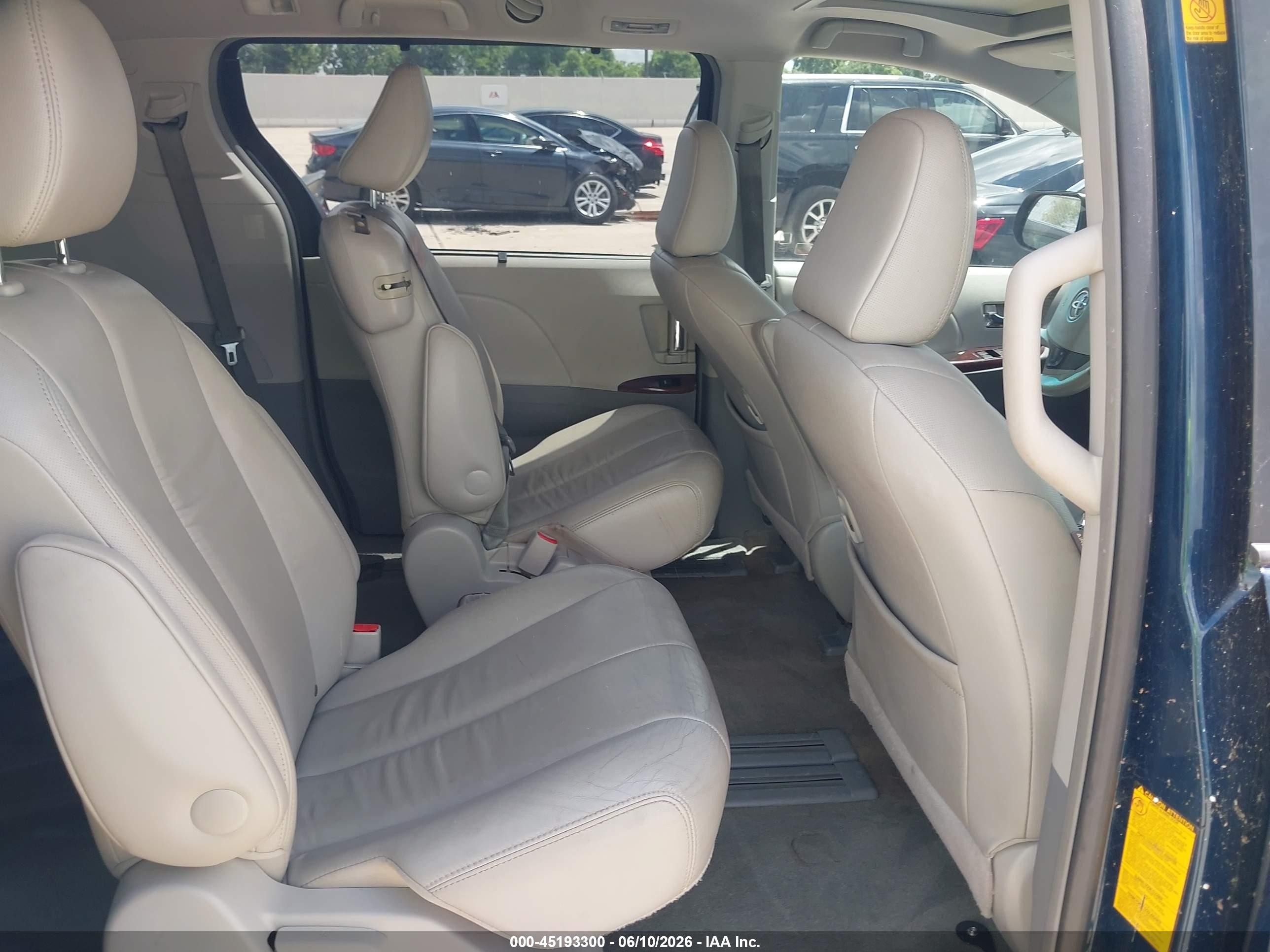 2012 Toyota Sienna Xle V6 8 Passenger Blue vin: 5TDYK3DC4CS271518