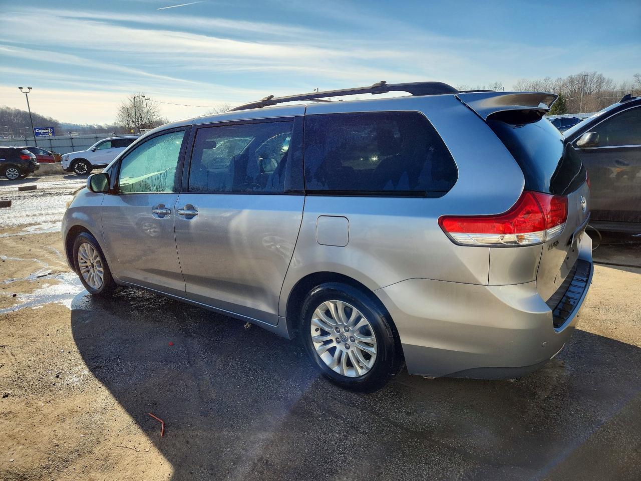 2013 Toyota Sienna Xle 8-passenger Silver vin: 5TDYK3DC4DS296288