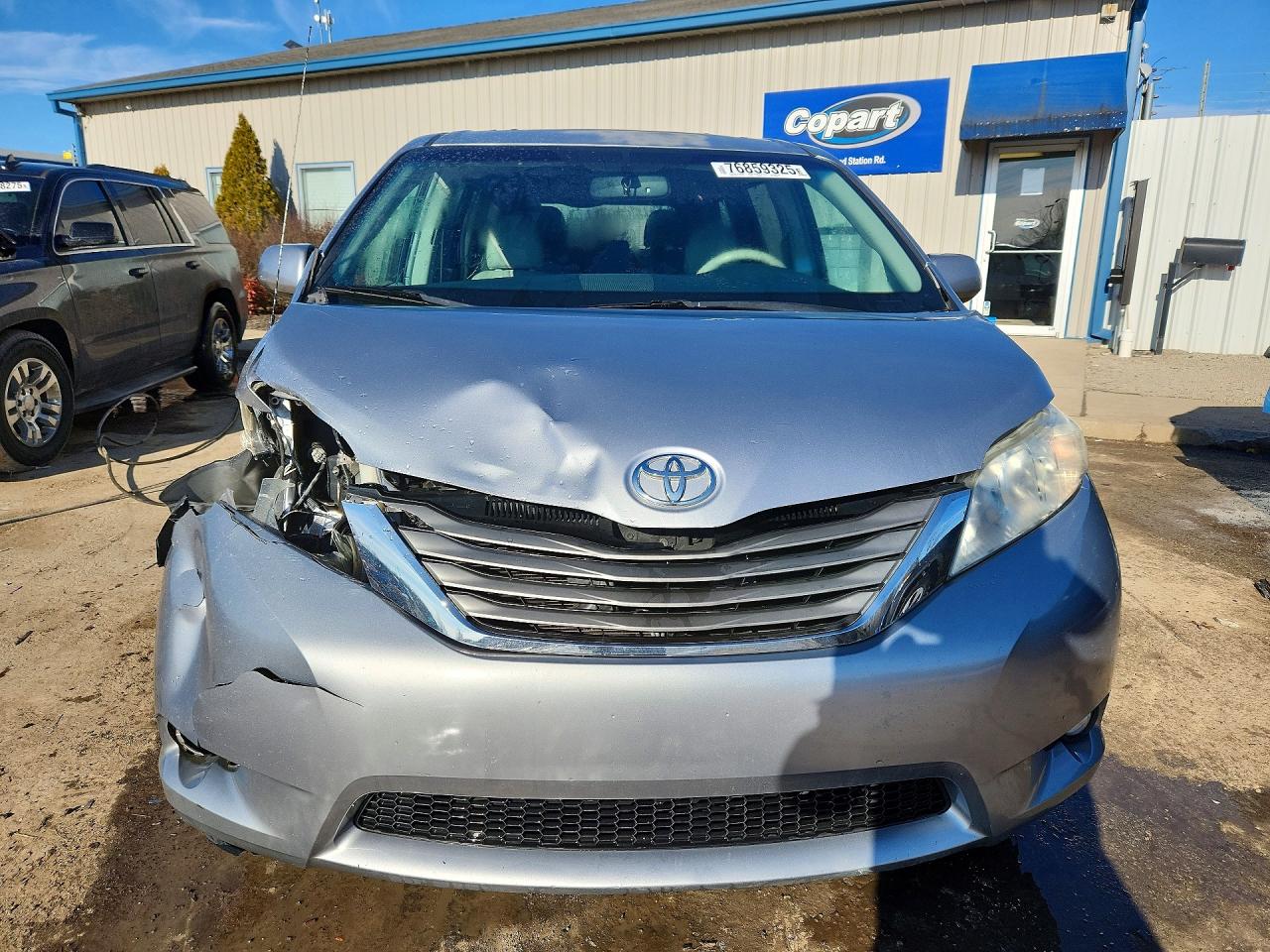 2013 Toyota Sienna Xle 8-passenger Silver vin: 5TDYK3DC4DS296288