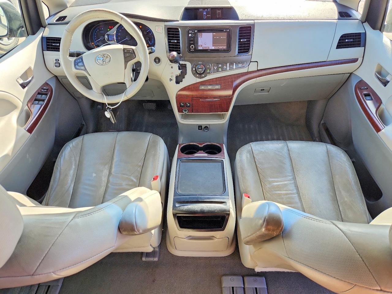 2013 Toyota Sienna Xle 8-passenger Silver vin: 5TDYK3DC4DS296288