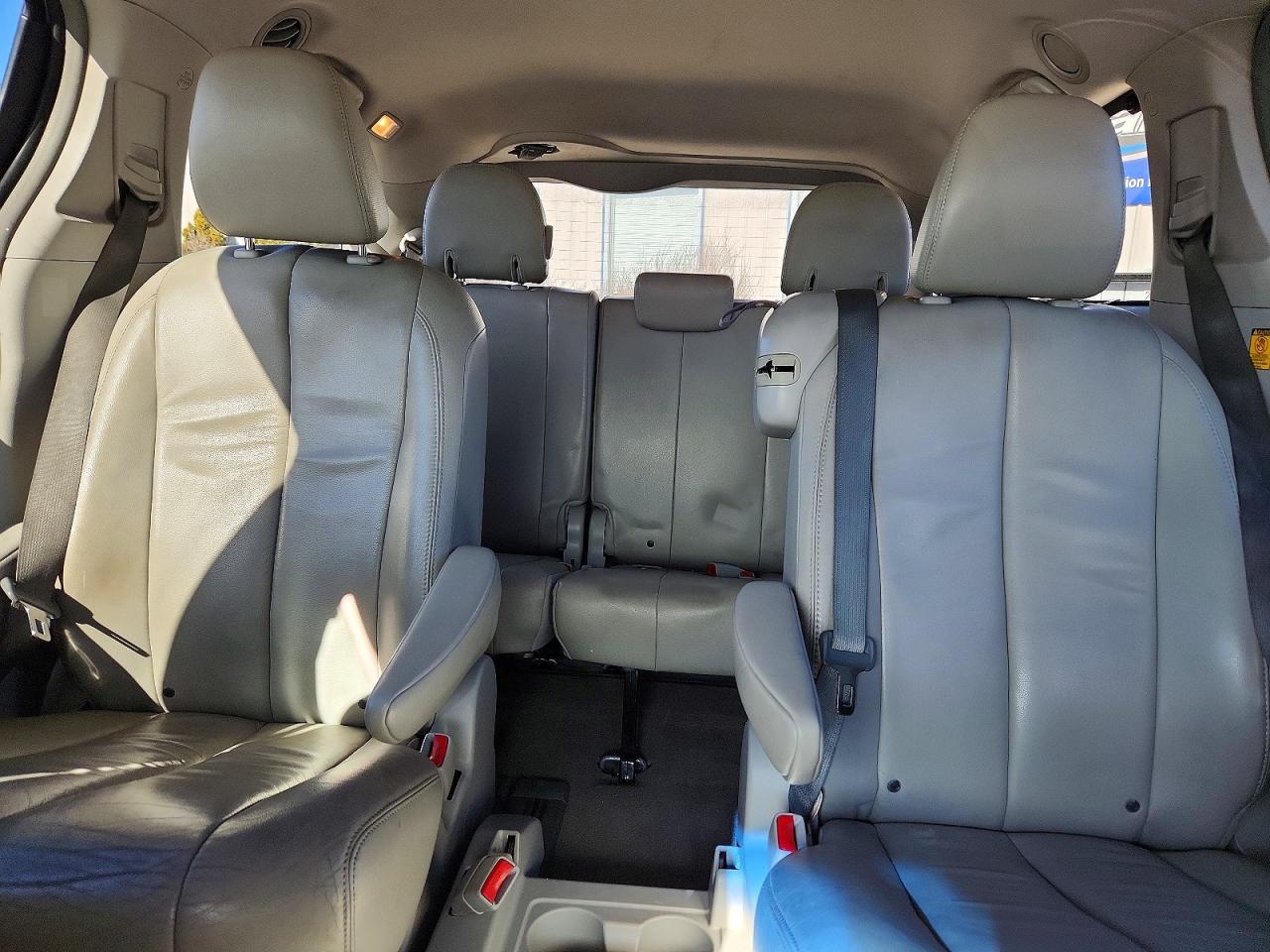 2013 Toyota Sienna Xle 8-passenger Silver vin: 5TDYK3DC4DS296288