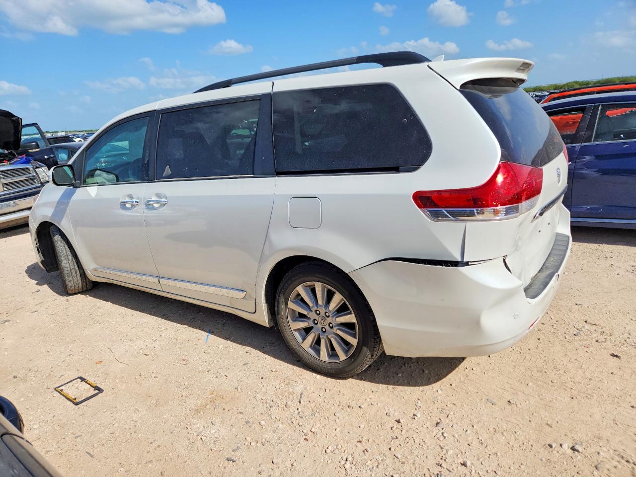 2013 Toyota Sienna Limited 7-passenger White vin: 5TDYK3DC4DS304941