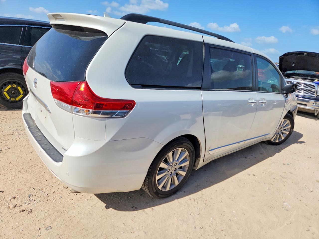 2013 Toyota Sienna Limited 7-passenger White vin: 5TDYK3DC4DS304941