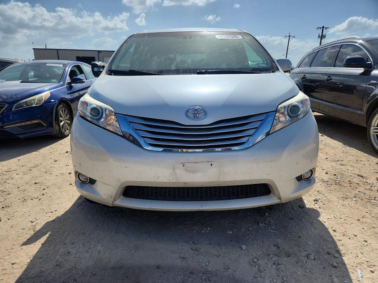 2013 Toyota Sienna Limited 7-passenger White vin: 5TDYK3DC4DS304941
