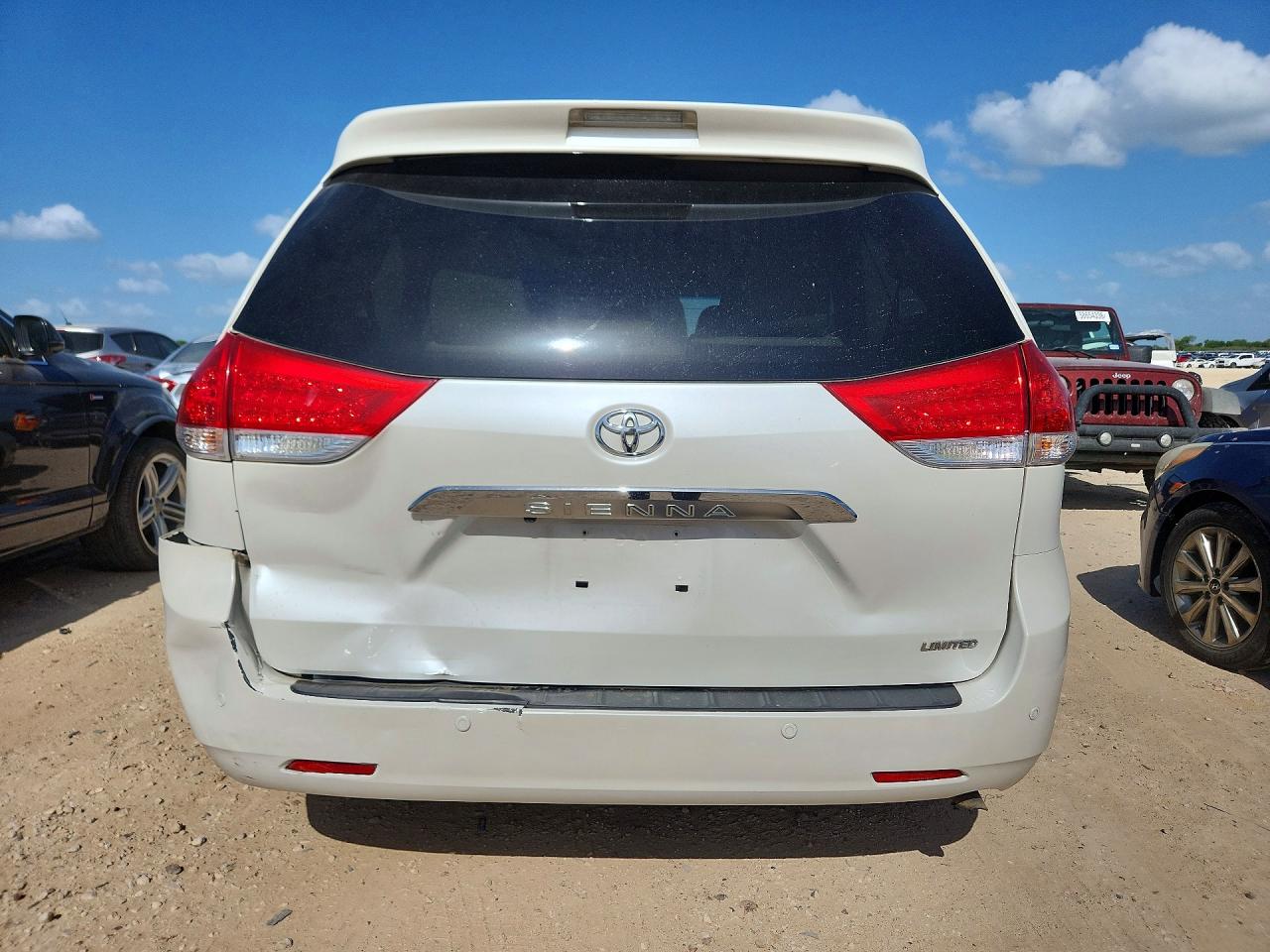 2013 Toyota Sienna Limited 7-passenger White vin: 5TDYK3DC4DS304941