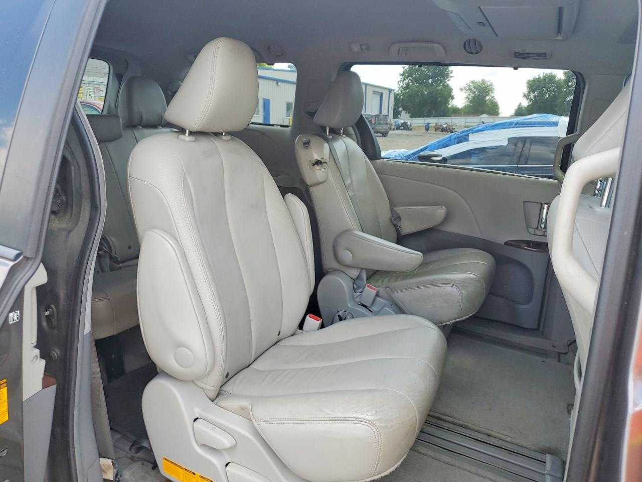 2013 Toyota Sienna Xle 8-passenger Gray vin: 5TDYK3DC4DS345182