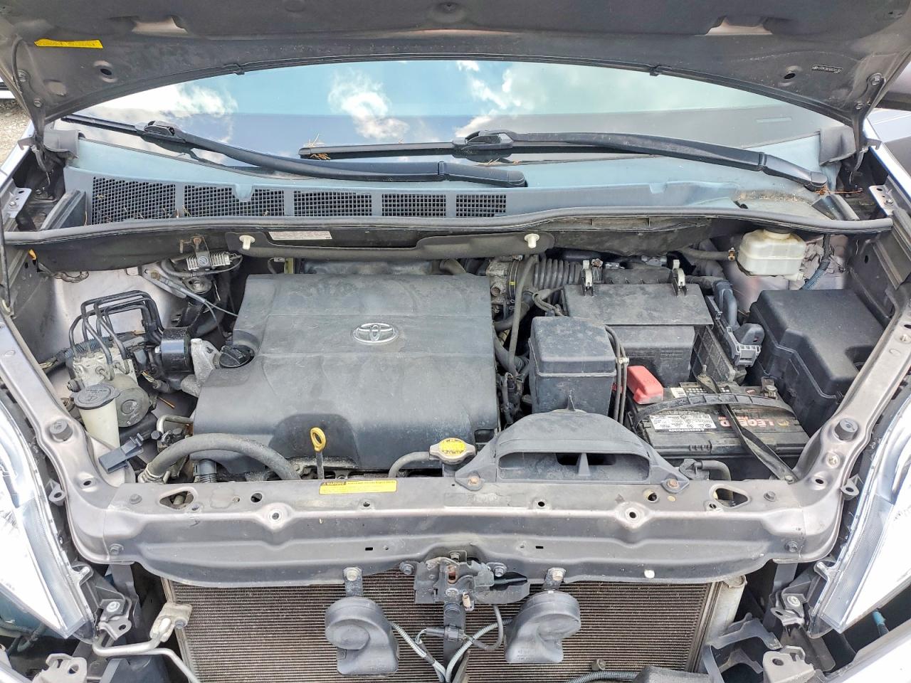2013 Toyota Sienna Xle 8-passenger Gray vin: 5TDYK3DC4DS345182