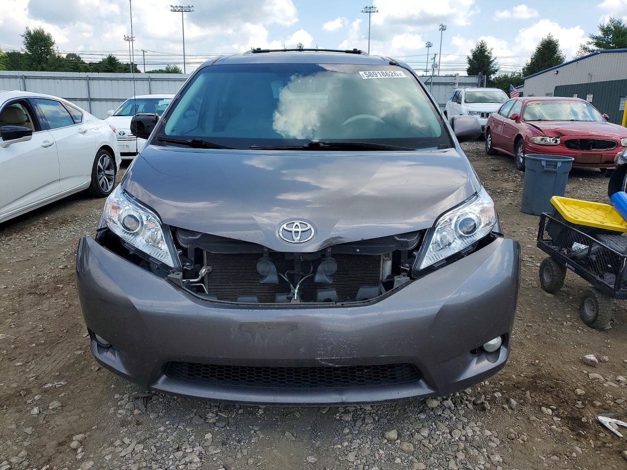 2013 Toyota Sienna Xle 8-passenger Gray vin: 5TDYK3DC4DS345182